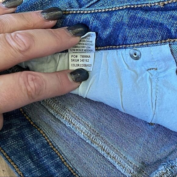 Tilly’s RSQ Venice Destroyed Mid Rise Denim Jean Shorts Sz 27 - Picture 8 of 11